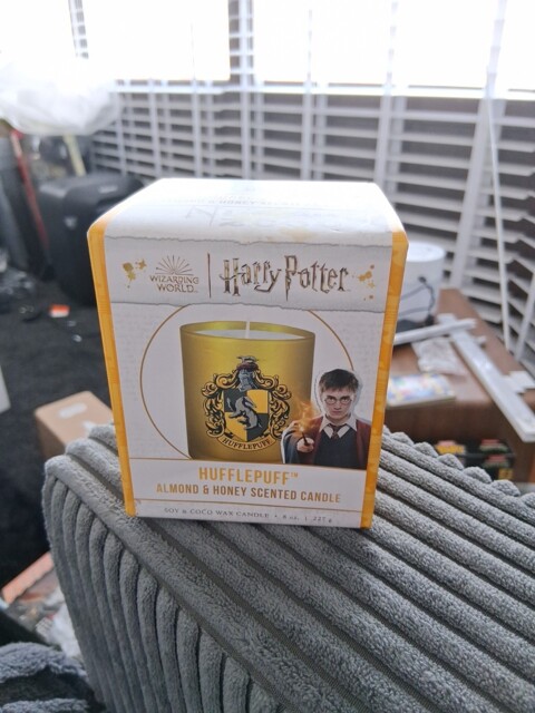 Harry Potter Hufflepuff Scented Glass Candle (8 Oz) Yellow Honey