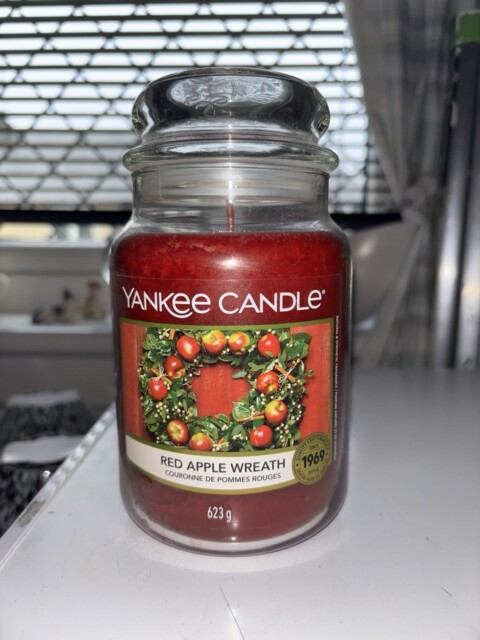 Yankee Candle Red Apple Wreath Scented Candle - Red