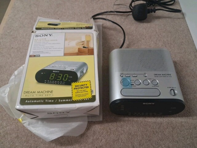Sony Icf-c218 Radio Reveil Fm/am Dream Machine Alarm Clock (damaged