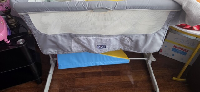 Chicco Next2me Crib - Light Grey