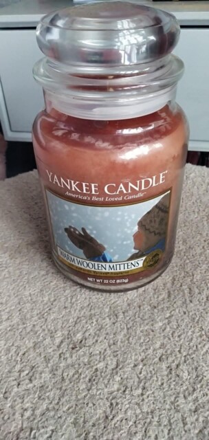 Yankee Candle Large Jar Warm Woolen Mittens Brand
