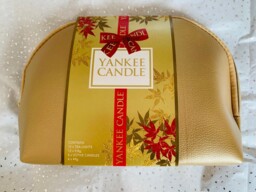 Yankee Candle Cosmetics Bag With 4 X Votives 12 X Tea Lights Christmas