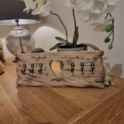 Wooden Rustic 6 Hook Key Holder .solid Oak With Heart Cut Out Detail - thumbnail 3