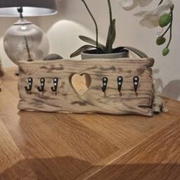 Wooden Rustic 6 Hook Key Holder .solid Oak With Heart Cut Out Detail - thumbnail 2