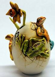 Artist Neil Eyre Eyredesigns 4 Tree Frogs Cracked Easter Egg Spring Daffodil Flower Sculpture Le50 - thumbnail 2
