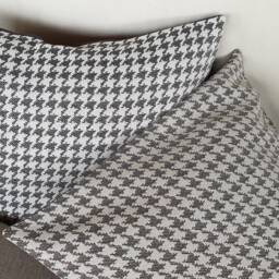 Houndstooth Pillow Cover - Poly Linen Goose Foot Pattern, Housewarming Gift - thumbnail 3