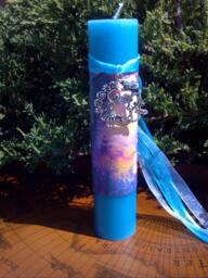 Alice in Wonderland Candle, Peppermint Scented, Silver Charm - thumbnail 1