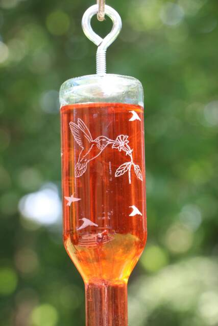 New Etched Hummingbirds Recycled 187 Ml Wine Bottle Hummingbird Or Bird Feeder - image 1