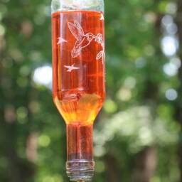 New Etched Hummingbirds Recycled 187 Ml Wine Bottle Hummingbird Or Bird Feeder - thumbnail 2