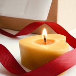 Valentine's Day Beeswax Candles Gift Box - 100% Pure Handcrafted Natural Elegant Winter Love - thumbnail 3