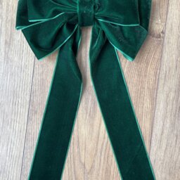 Luxury Velvet Green 8 Inch Bow With Back Tie. Christmas, Wreaths, Decor - thumbnail 2