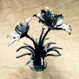 Handforged Iron Day Lily Sculpture, Blacksmith Flower - thumbnail 3