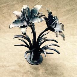 Handforged Iron Day Lily Sculpture, Blacksmith Flower - thumbnail 2