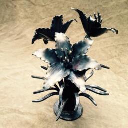 Handforged Iron Day Lily Sculpture, Blacksmith Flower - thumbnail 4