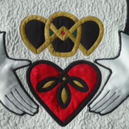Irish Claddagh Celtic Knot Quilt Quilted Wall Hanging Art - thumbnail 2