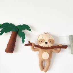 Felt Sloth Garland Personalized Nursery Banner, Animal Wall Decor - thumbnail 2