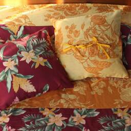 Covers Bed in Red & Yellow Assembled Fabrics , Decorated With Daffodils, Quilted, For 160 By 200 - thumbnail 2