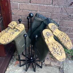 The Blandford 5-Pair Round Carousel Welly Boot Rack - Hand-Forged Wrought Iron Stand Compact Space-Saving Organiser, Fully Welded - thumbnail 2