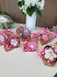 Daisy Flower Candle Bouquet Scented Soy Wax, Wedding Favor - thumbnail 1