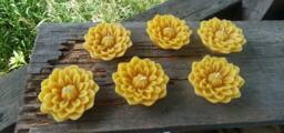 Set Of 6 Beeswax Floating Dahlia Candles - Flower Candle Accent Lighting Wedding Decor Favors - thumbnail 1