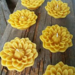 Set Of 6 Beeswax Floating Dahlia Candles - Flower Candle Accent Lighting Wedding Decor Favors - thumbnail 2