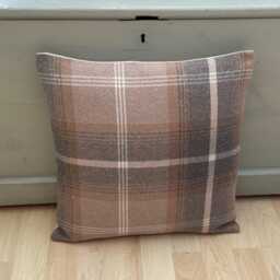 Tartan Tweed Pillow Cover Set Antique Gold & Beige Balmoral, Pompom Trim - thumbnail 2