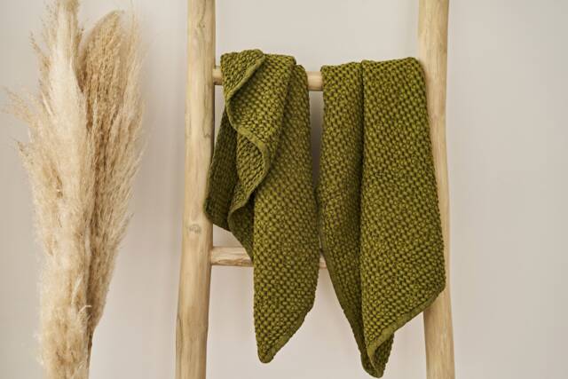 Set Of 2 Moss Green Linen Waffle Hand Towels With Loop - image 1
