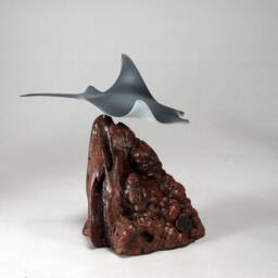 Manta Ray By John Perry 6In Long Airbrushed Sculpture On Polished Burlwood Base. Signed - thumbnail 2