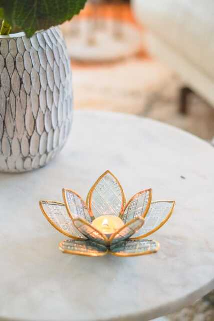 Handcrafted Lotus Tealight Holder in Glass For Home D??cor - image 1