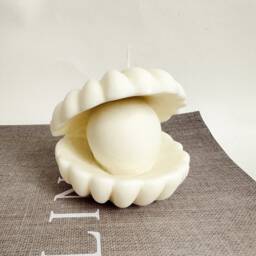 Large Shell Candle With Pearl - Bergamot Scented Soy Wax, Vegan Friendly - thumbnail 4