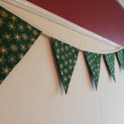 Christmas Green, Cream & Gold Snowflake Bunting. #christmasgarland #traditionalchristmas #shopsmall - thumbnail 2