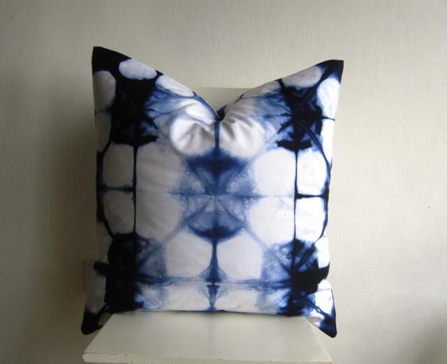 Xlarge 24 X Shibori Pillow Cover in Navy Blue - image 1