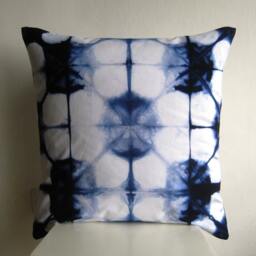 Xlarge 24 X Shibori Pillow Cover in Navy Blue - thumbnail 3