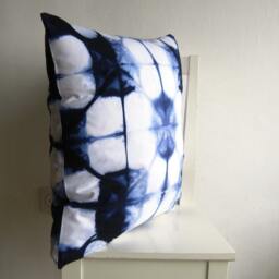 Xlarge 24 X Shibori Pillow Cover in Navy Blue - thumbnail 4