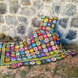 Green Crochet Afghan Bedspread Throw, Daisy Knitted Sofa Blanket Granny Square, Large Crochet Blanket, Mother Day Gift, Wedding Gift - thumbnail 3