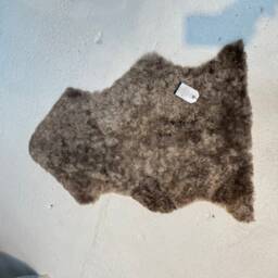 Natural Grey Short Wool Shearling Sheepskin . Markings - thumbnail 2