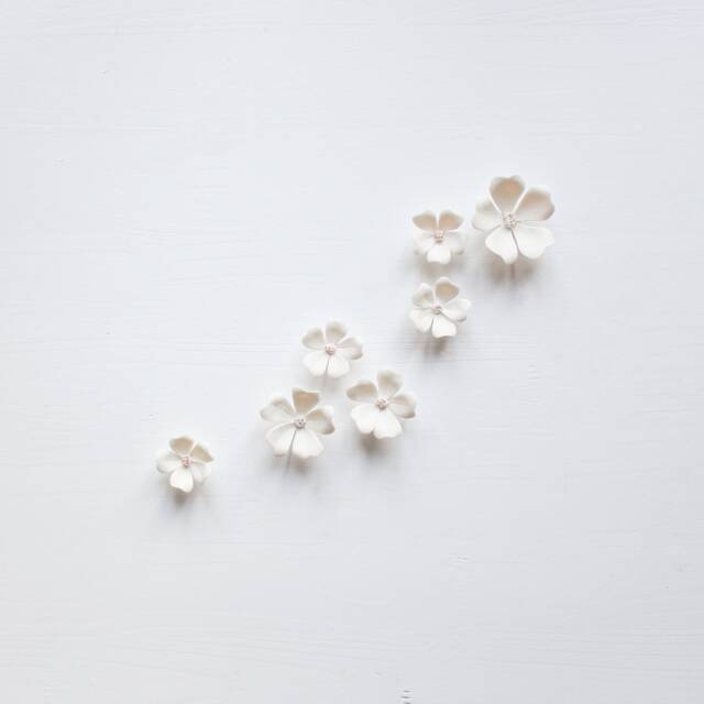 7 Porcelain & Gold Briar Rose Flowers For Wall Decoration - image 1
