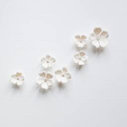 7 Porcelain & Gold Briar Rose Flowers For Wall Decoration - thumbnail 2