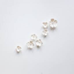 7 Porcelain & Gold Briar Rose Flowers For Wall Decoration - thumbnail 3
