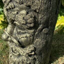 Stone Garden Green Man Tree Stump Plinth Gold Concrete Ornament - thumbnail 4