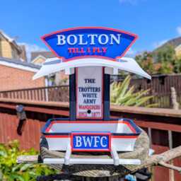 "Bolton Wanderers Garden Bird Feeding Station - ""Bolton Till I Fly" - thumbnail 2