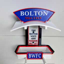 "Bolton Wanderers Garden Bird Feeding Station - ""Bolton Till I Fly" - thumbnail 4