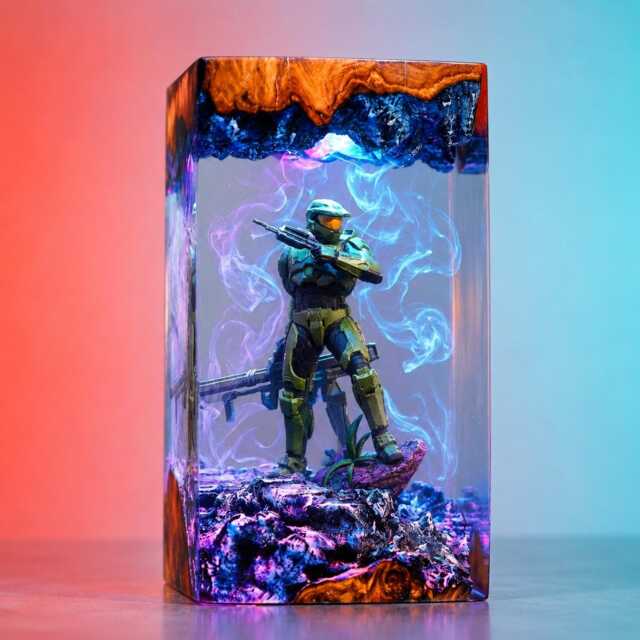 Ha.-0 Mas.ter Ch-Ef Resin Art Lamp, Epic Gaming Diorama, Custom Epoxy Led Desk Decor, Unique Video Game Collectible, Sci-Fi Fan Gift - image 1