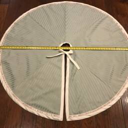 Handmade 55 Inch Frosted Green Sequin Christmas Tree Skirt-Made in Usa - thumbnail 3