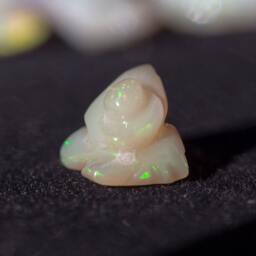 standing Flower Opal Carving -2.92 Cts - thumbnail 1