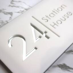 K Smart Sign - Bellissima H2 Laser Cut Matt White & Silver Mirror Floating House Door Numbers Plaque 300mm X 160mm - thumbnail 3