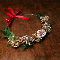 Gold Christmas Wreath Modern Winter Wedding Decor, Pine Cones & Baby's Breath - thumbnail 3