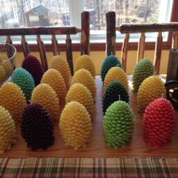 Pinecone Beeswax Candle, Brown Color, Scented Blue Spruce - thumbnail 3