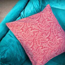 Pink Paisley Throw Pillow Cushion Cover. 18 - thumbnail 3