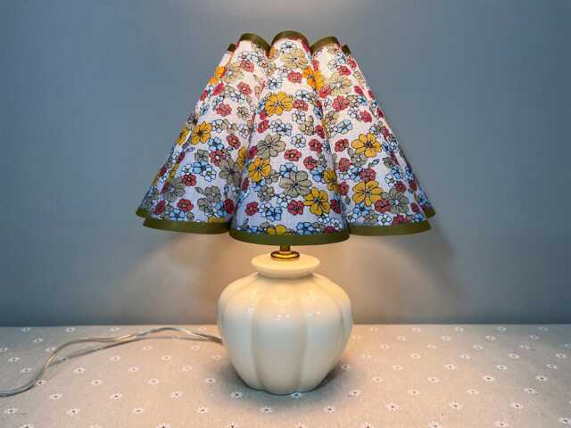 Floral Petal Table Lamp Rustic Ceramic Base Bedside Light - image 1